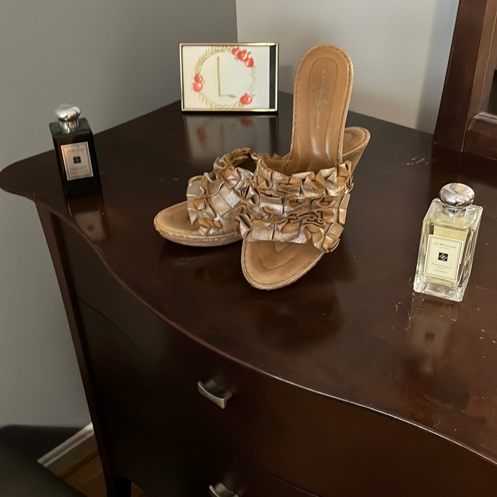 Gold Ruffled Sandals - Size 9.5